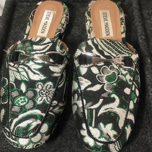 Size 7.5- Steve Madden Chess Mules